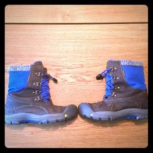 ❄️ Kids Keen Snow boots, size 5 youth, waterproof